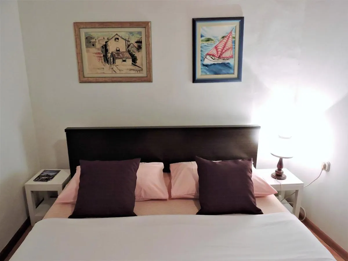 Bruno Split Centre Apartment and Room