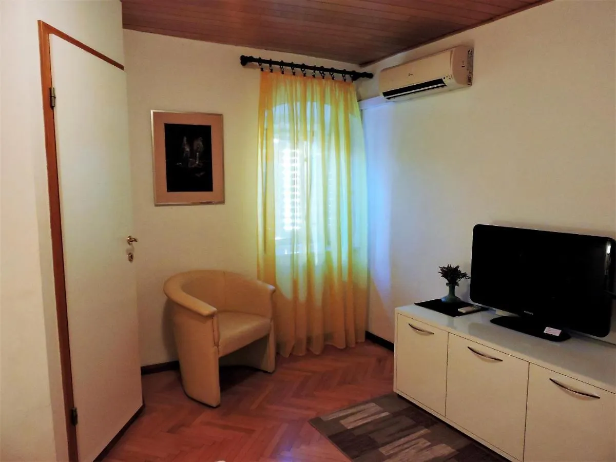 Bruno Split Centre Apartment&Room