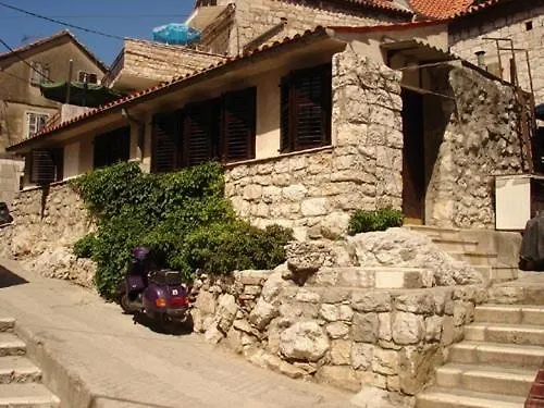 Bruno Split Centre Apartment&Room 0*,