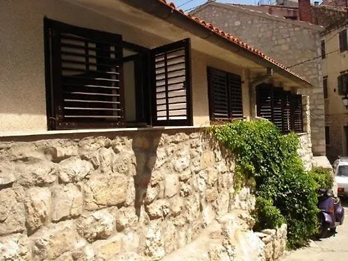 Bruno Split Centre Apartment and Room 0*,