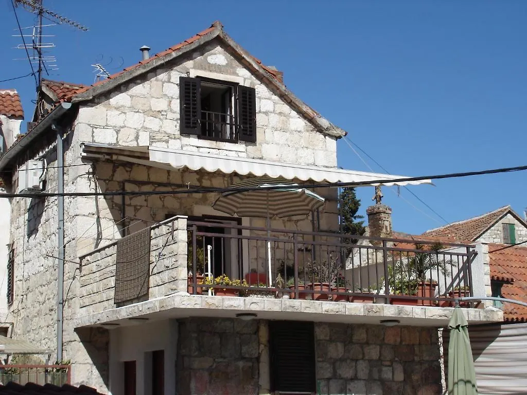 Bruno Split Centre Apartment And Room