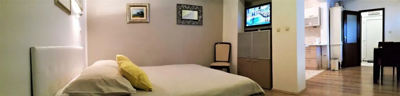 Bruno Split Centre Apartment and Room