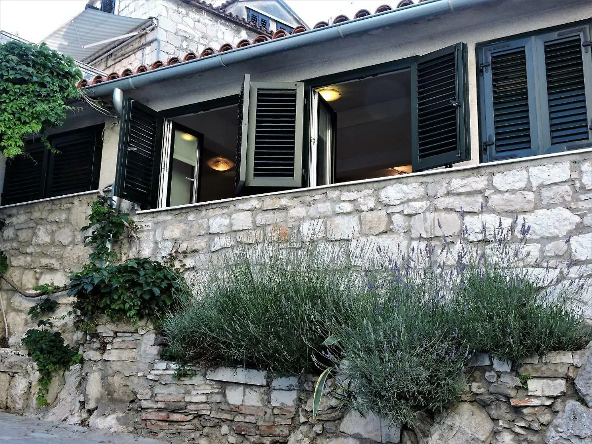 Bruno Split Centre Apartment&Room